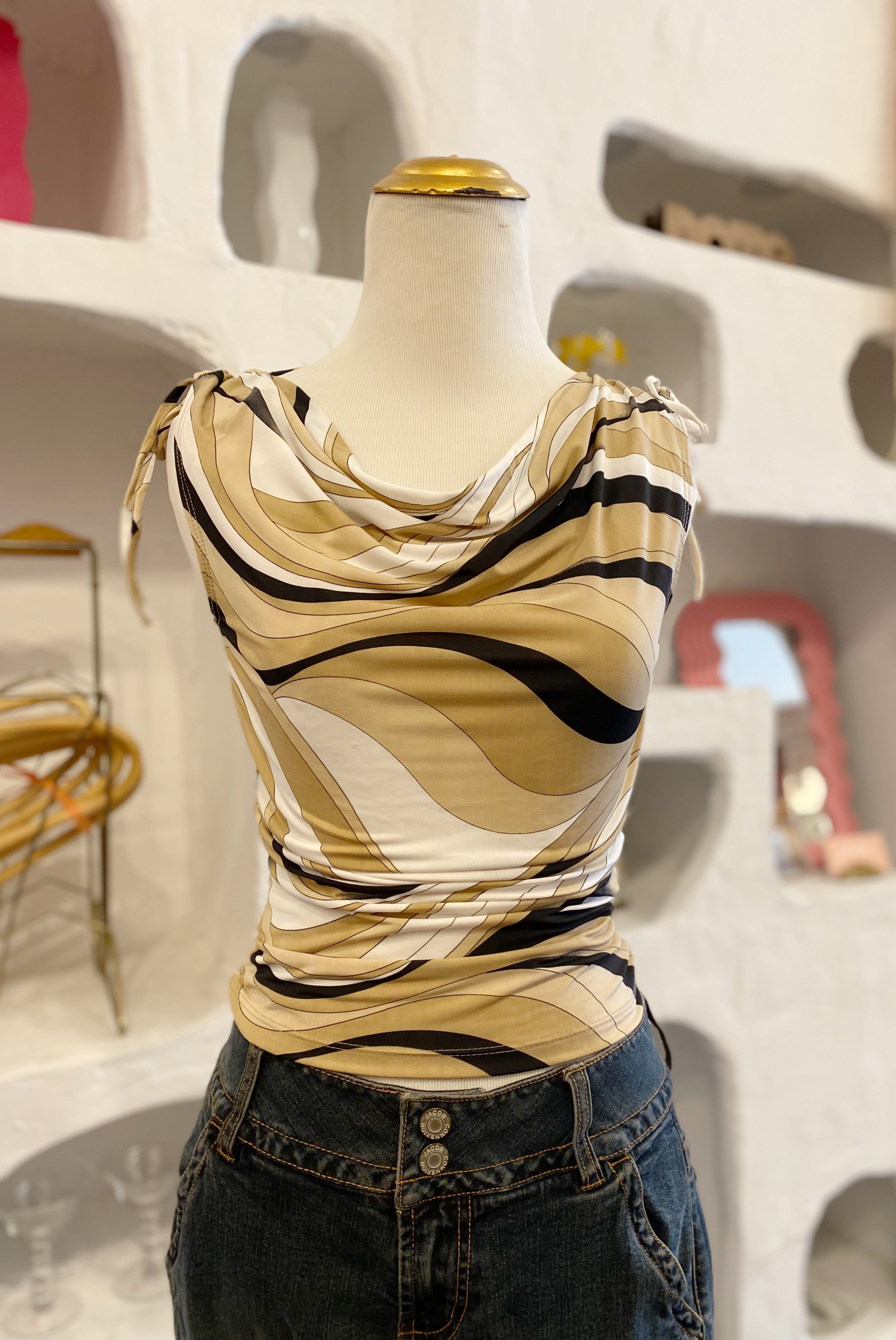Abstract Tank